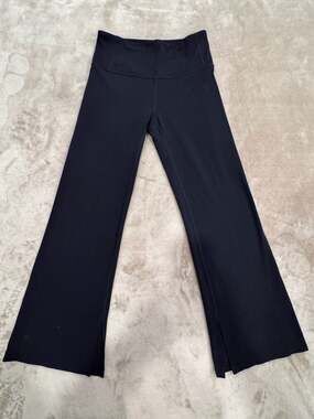 Athleta Salutation Stash Flare Yoga Pants with Split Hem Black Size Small